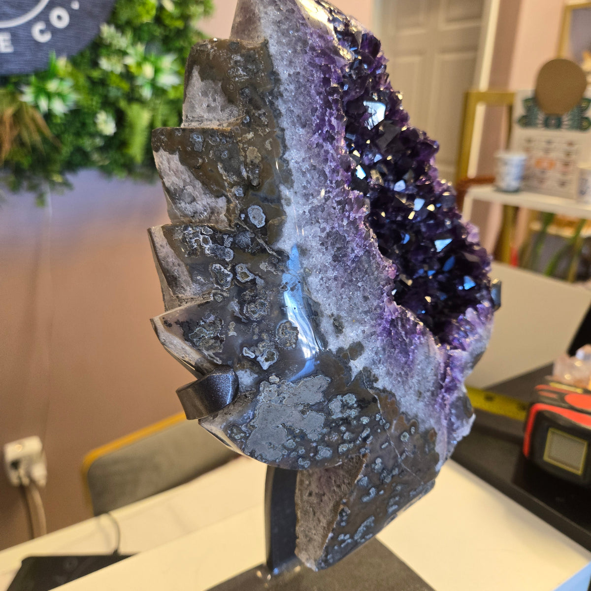 Amethyst leaf on stand