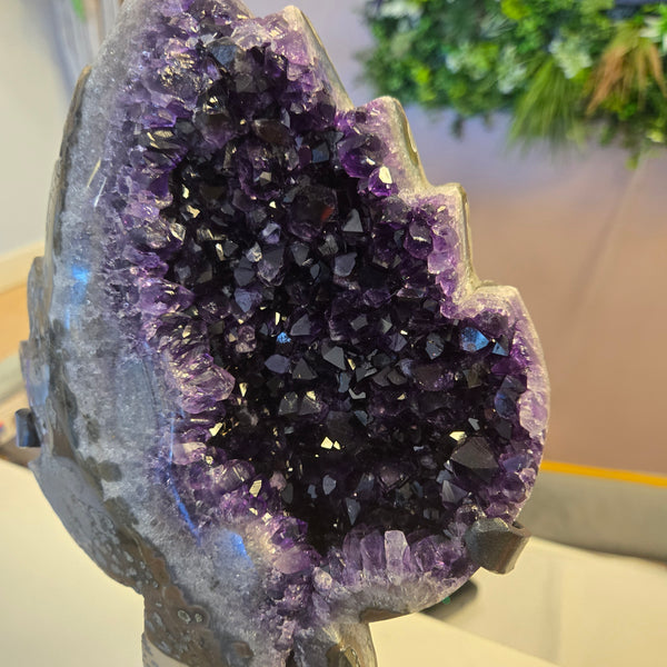 Amethyst leaf on stand